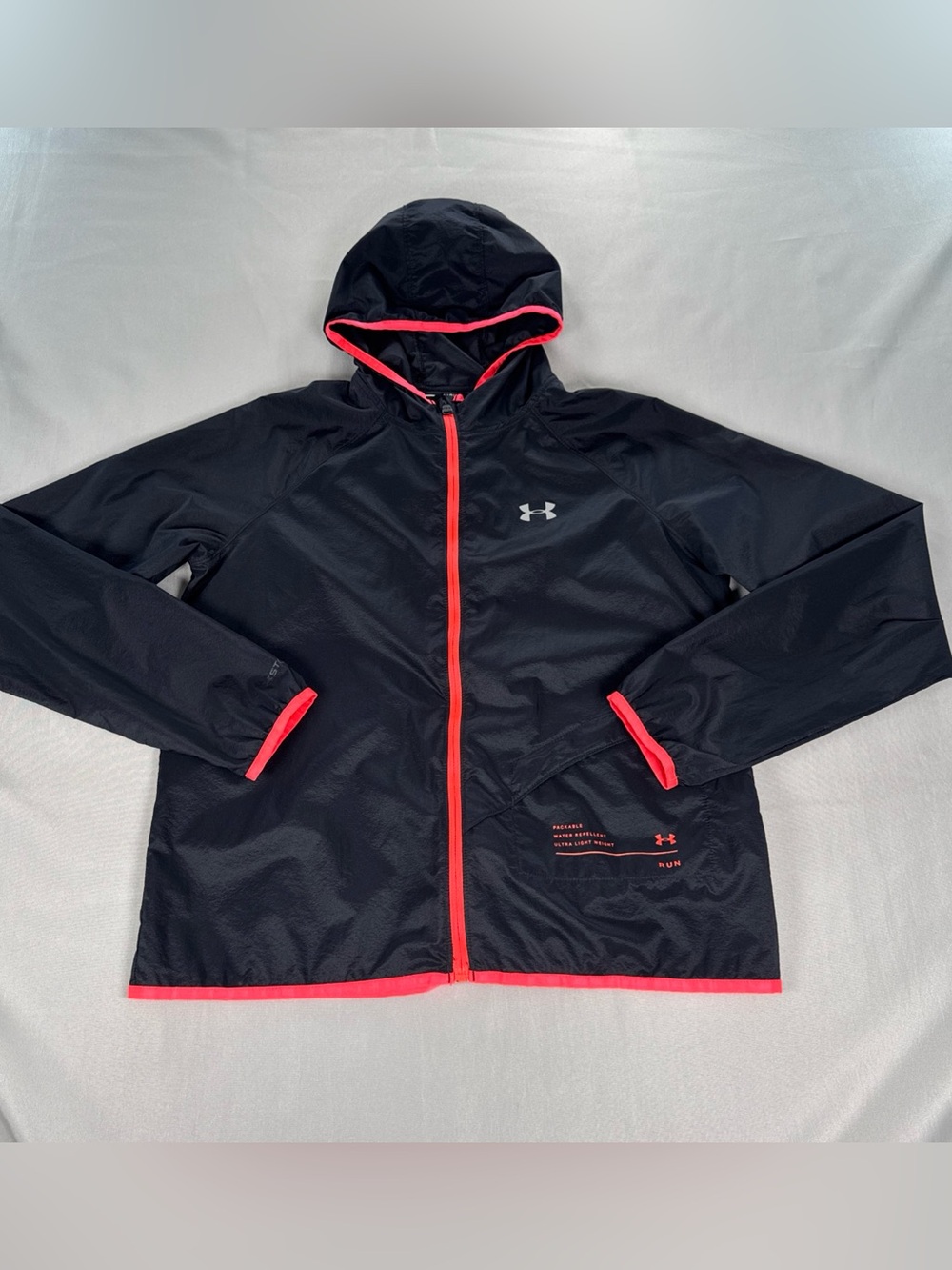 Under Armour Qualifier Jacket Womens Medium Black Run Ultra Lightweight Hood Zip